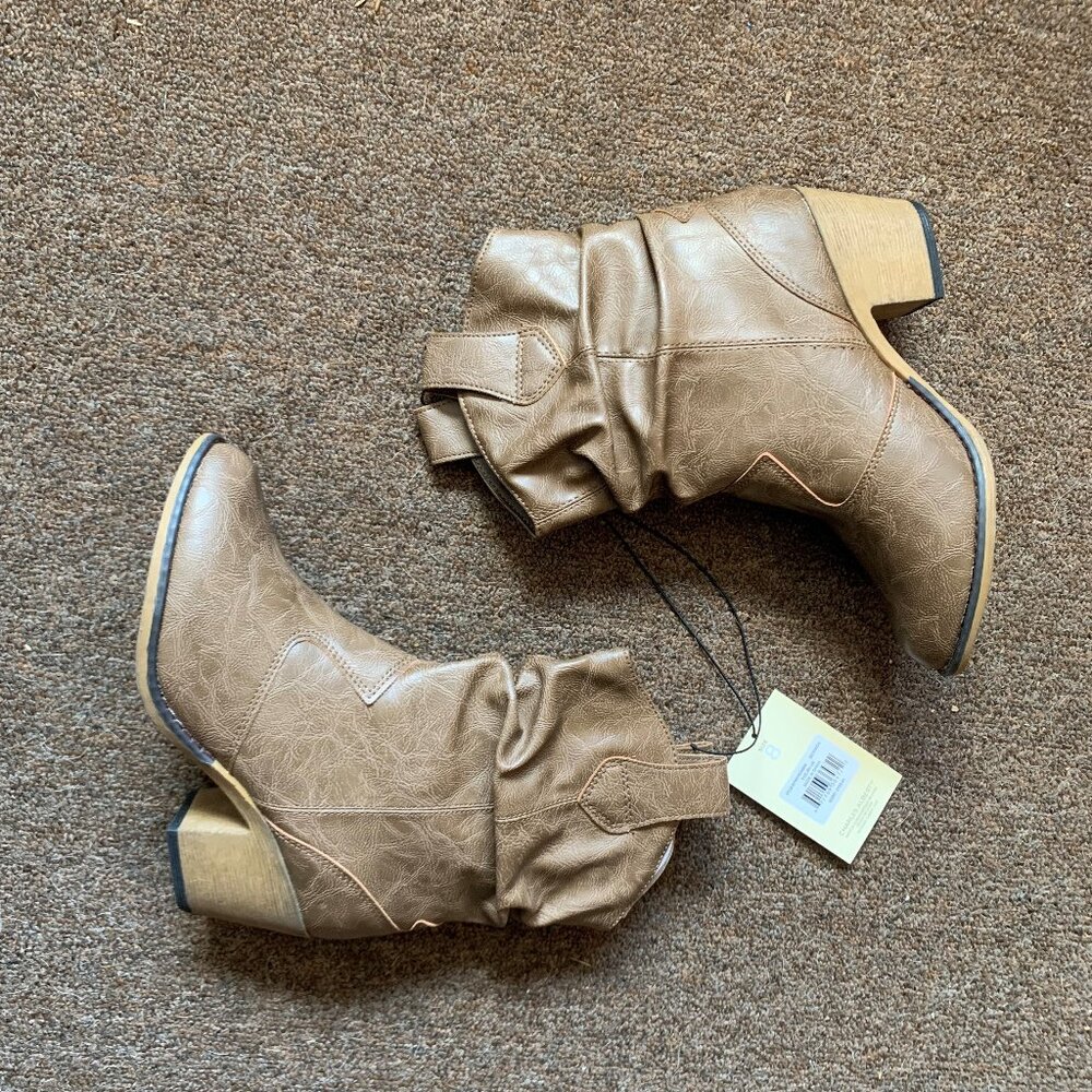 Charles Albert Women's Modern Western Cowboy Distressed Boot with Pull-Up Tabs